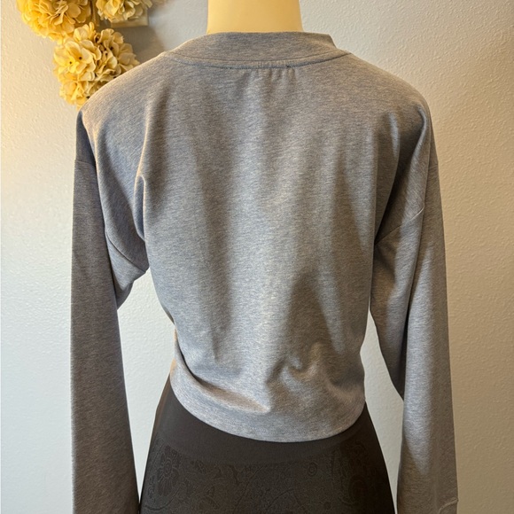 Michael Kors Chambray Blue/Silver Logo Lightweight Cropped long sleeve. NWT - Picture 4 of 8